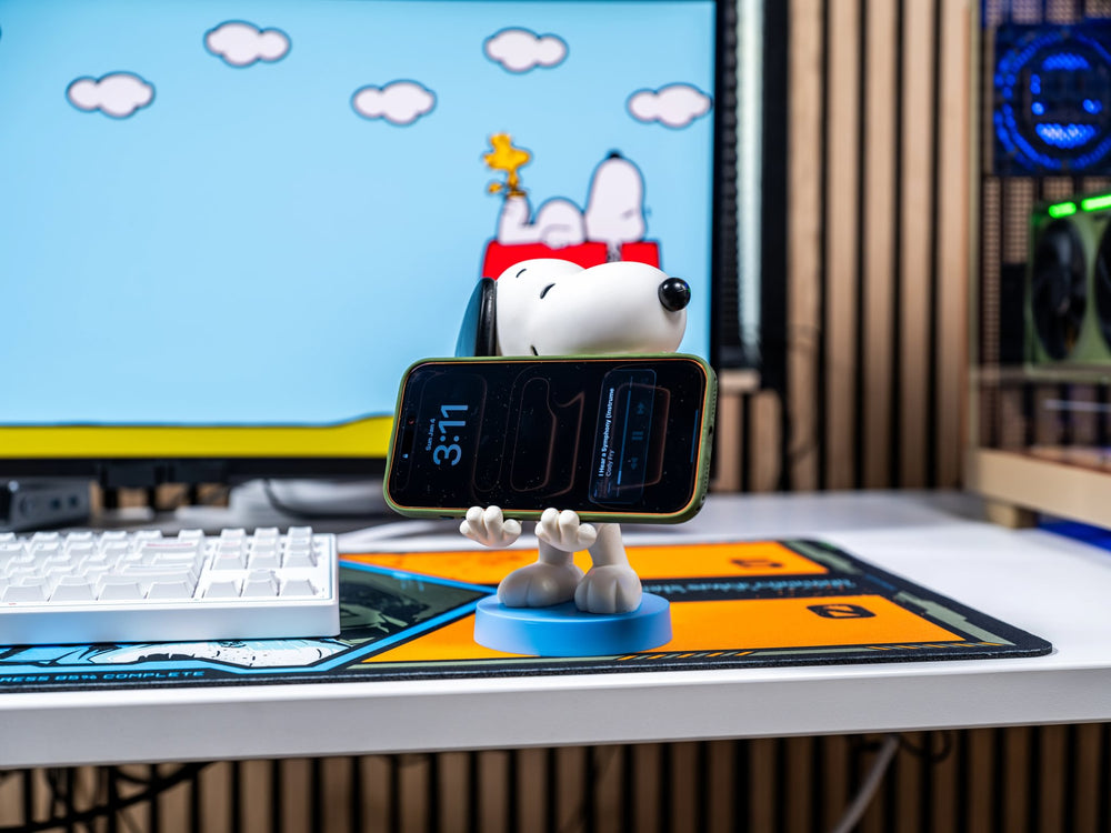 Cable Guys Originals Peanuts Snoopy Controller and Phone Stand